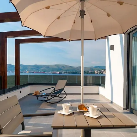 Seaview Ciovo Deluxe Dva 6 Beautiful Bedrooms Vila