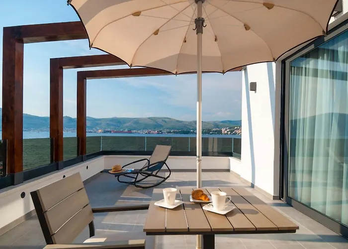 Seaview Ciovo Deluxe Dva 6 Beautiful Bedrooms Willa