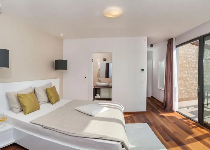 Seaview Ciovo Deluxe Dva 6 Beautiful Bedrooms Villa *