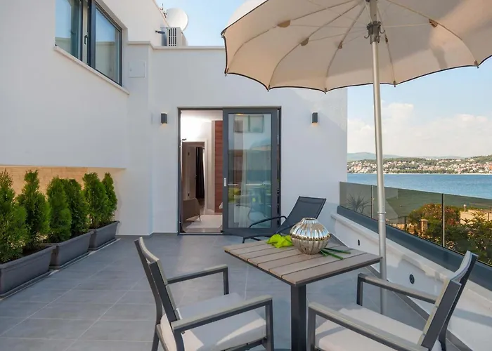 Seaview Ciovo Deluxe Dva 6 Beautiful Bedrooms *