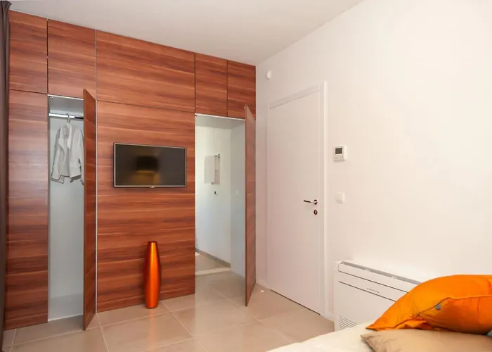 Willa Seaview Ciovo Deluxe Dva 6 Beautiful Bedrooms