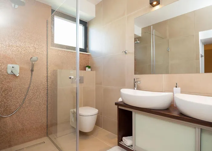 Seaview Ciovo Deluxe Dva 6 Beautiful Bedrooms *