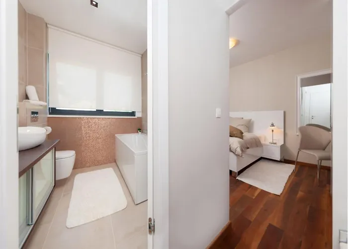 Seaview Ciovo Deluxe Dva 6 Beautiful Bedrooms *