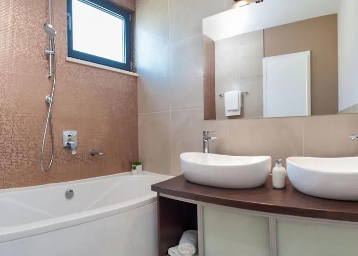 Seaview Ciovo Deluxe Dva 6 Beautiful Bedrooms