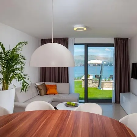 Seafront Ciovo Deluxe Dva 6 Beautiful Bedrooms Private Pools Sea Front - Sauna *