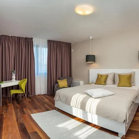 Seafront Ciovo Deluxe Dva 6 Beautiful Bedrooms Private Pools Sea Front - Sauna Trogir