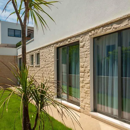 Seafront Ciovo Deluxe Dva 6 Beautiful Bedrooms Private Pools Sea Front - Sauna Villa *