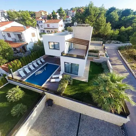 Villa Seafront Ciovo Deluxe Dva 6 Beautiful Bedrooms Private Pools Sea Front - Sauna *