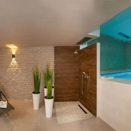 Seafront Ciovo Deluxe Dva 6 Beautiful Bedrooms Private Pools Sea Front - Sauna *