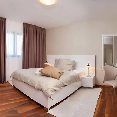 Seafront Ciovo Deluxe Dva 6 Beautiful Bedrooms Private Pools Sea Front - Sauna Villa *