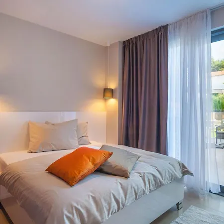 Seafront Ciovo Deluxe Dva 6 Beautiful Bedrooms Private Pools Sea Front - Sauna Trogir