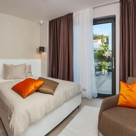 Seafront Ciovo Deluxe Dva 6 Beautiful Bedrooms Private Pools Sea Front - Sauna * Trogir