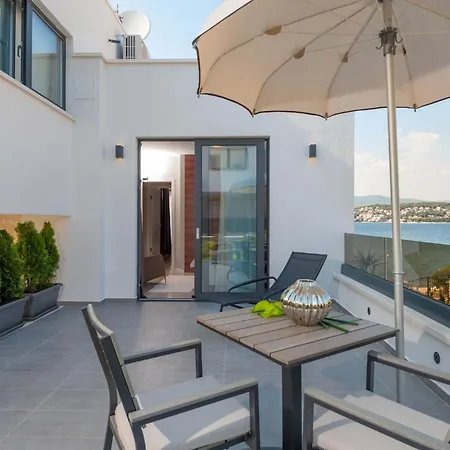 Seafront Ciovo Deluxe Dva 6 Beautiful Bedrooms Private Pools Sea Front - Sauna Villa *