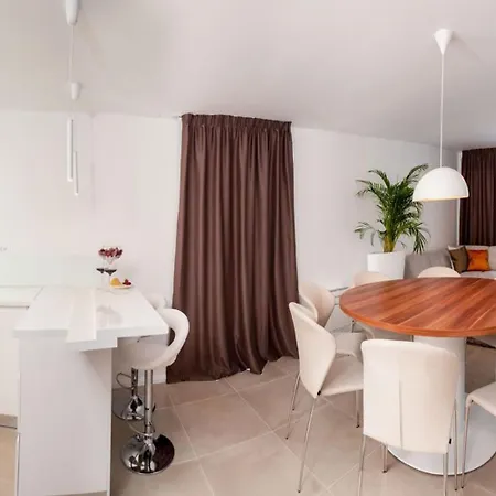 فيلة Seaview Ciovo Deluxe Dva 6 Beautiful Bedrooms تروغير