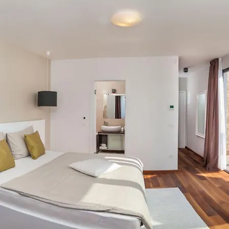 Seaview Ciovo Deluxe Dva 6 Beautiful Bedrooms فيلة *