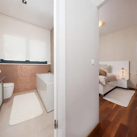 Seaview Ciovo Deluxe Dva 6 Beautiful Bedrooms *