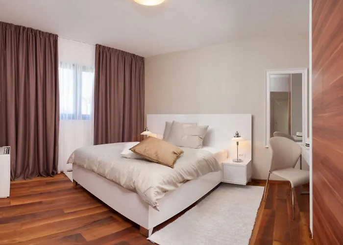 Seaview Ciovo Deluxe Dva 6 Beautiful Bedrooms Villa