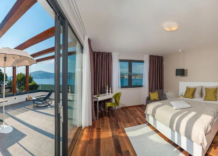 Seaview Ciovo Deluxe Dva 6 Beautiful Bedrooms Villa *