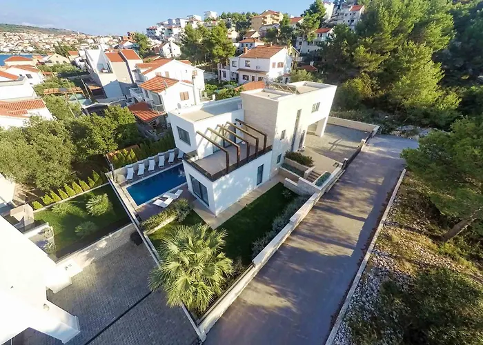 Seaview Ciovo Deluxe Dva 6 Beautiful Bedrooms